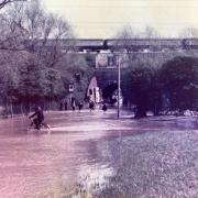 Water Lane flooding, looking to the railway bridge, May 7, 1978