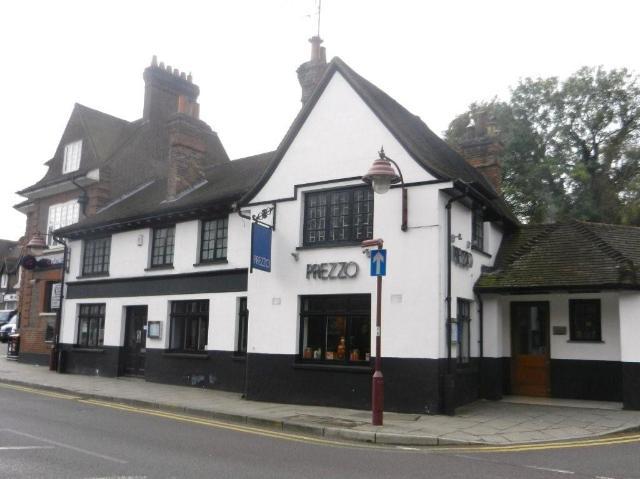 Lost pubs of Bushey