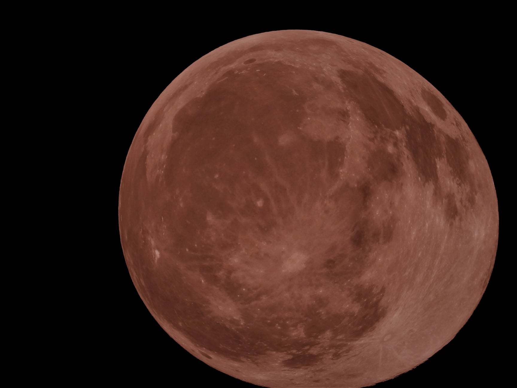 The moon does appear to be living up to its pink name in Stephen Danzigs shot