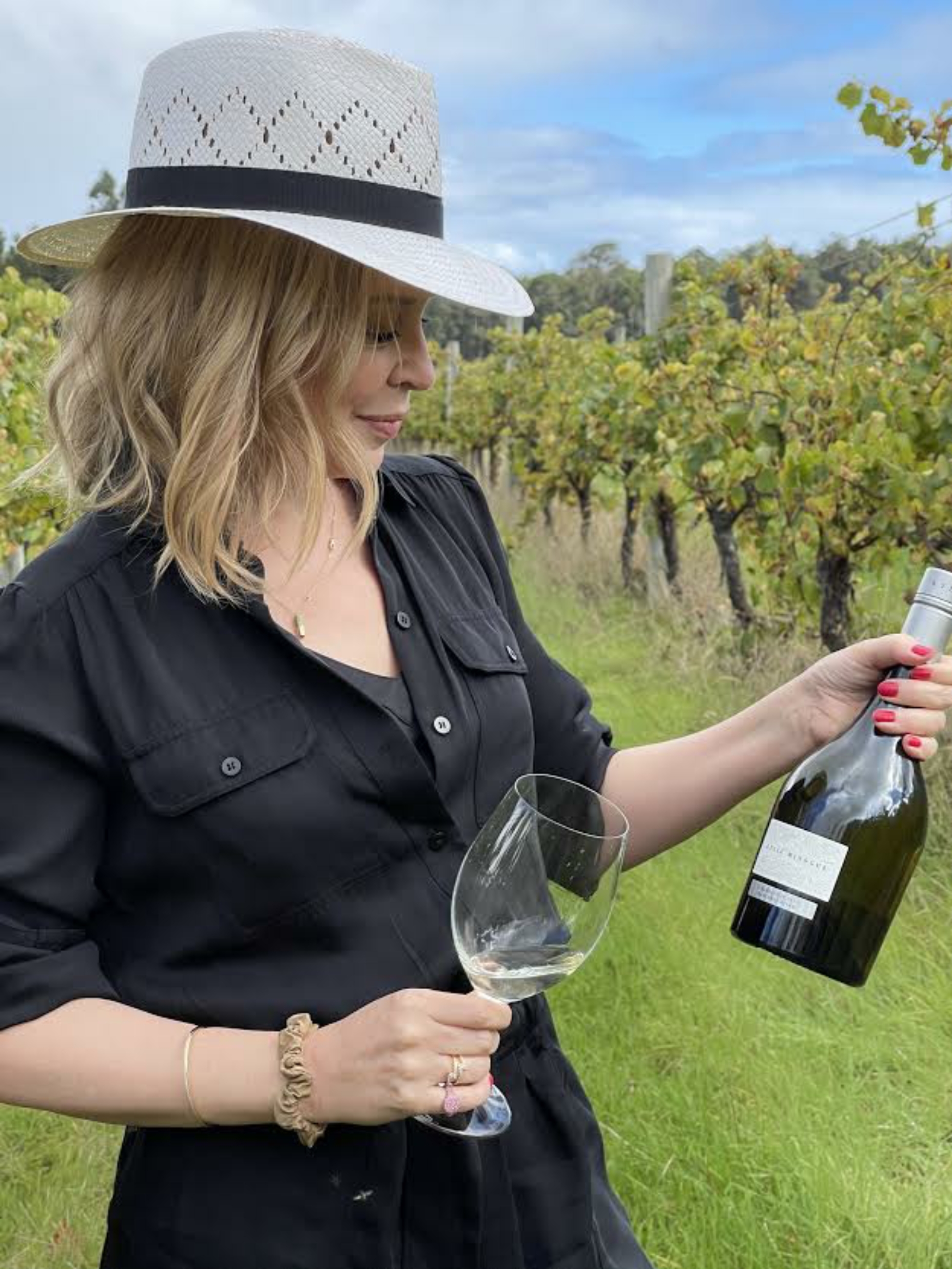 Kylie Minogue avec le vin qui porte son nom