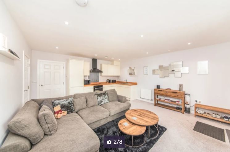 The flat living area. Credit: Zoopla