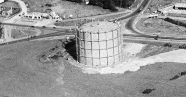 The earliest known photograph of the roundabout from 1932, before the construction of Odhams. Credit: Britain from Above