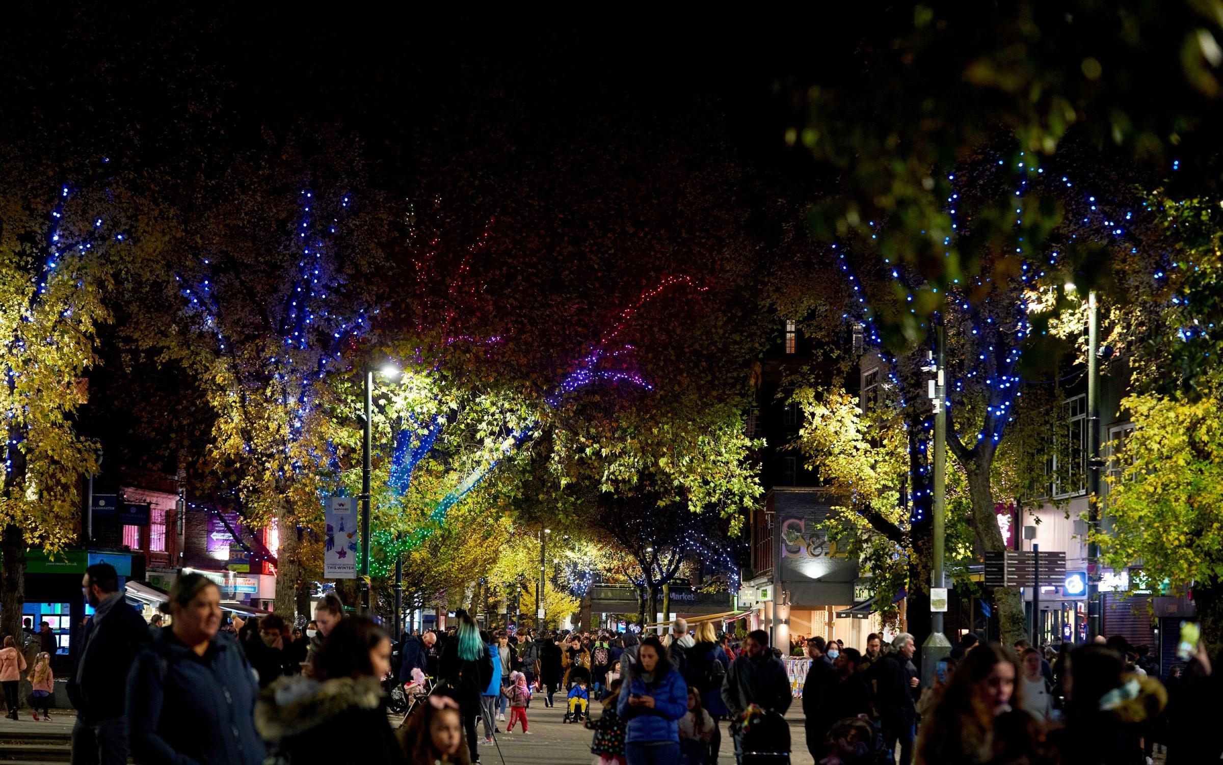 Shoppers urged to eat and shop in Watford in run-up to Christmas - Vimarsana News