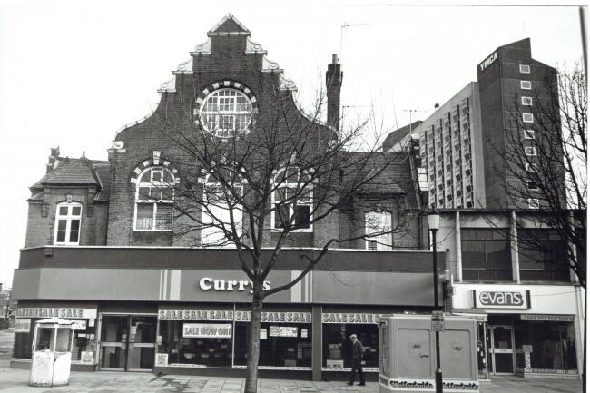 The High Street branch of Currys on the corner of Clarendon Road in 1989. Picture: Bob Nunn Collection / Watford Museum