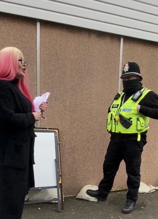 Watford Observer: Lisa Waters confronted police outside the vaccine site Credit: Twitter