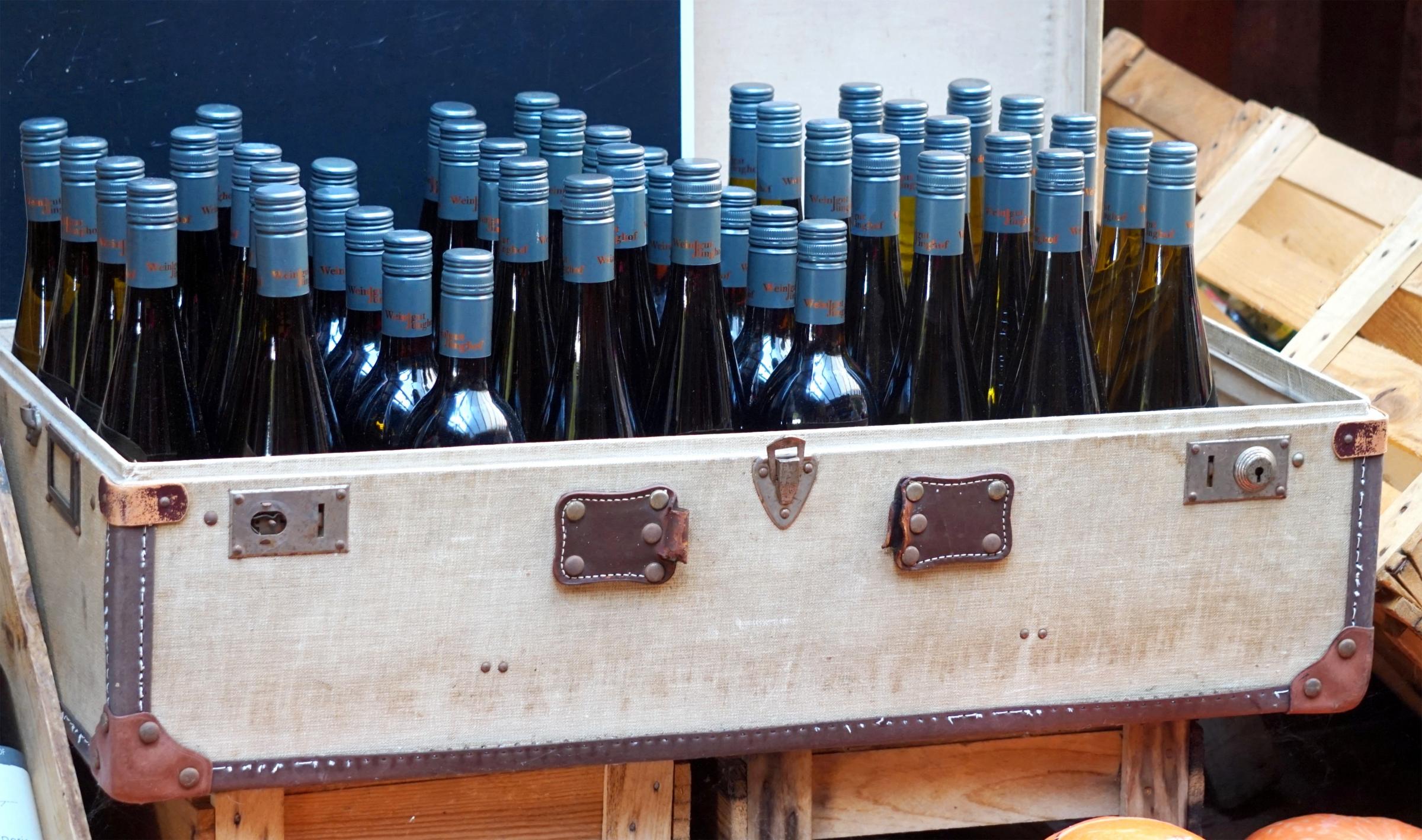 A suitcase full of wine. Photo: Pixabay