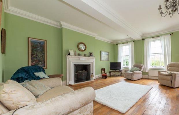 Watford Observer: Upstairs living room. (Rightmove)