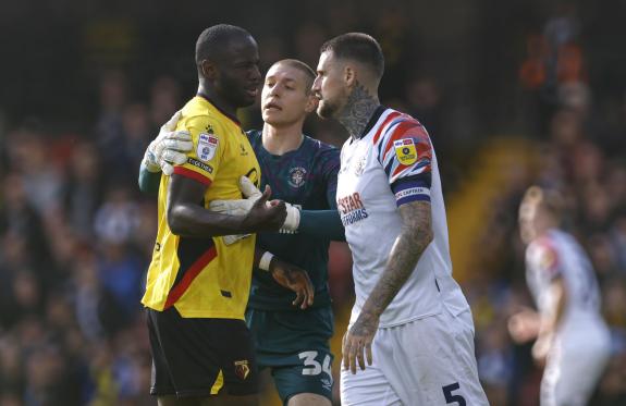 Watford Observer: The Luton keeper tries to pull Davis away from Bradley. Watford Observer: The Luton keeper tries to pull Davis away from Bradley.