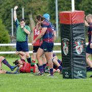 The referee awards a try to Fullerians. Images: Len Kerswill
