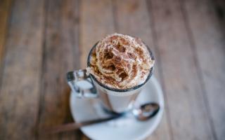 Hot chocolate items from Hotel Chocolat, Whittard, Aldi and more (Canva)