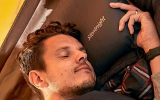 A man sleeping on an inflatable Silentnight pillow. Credit: Silentnight